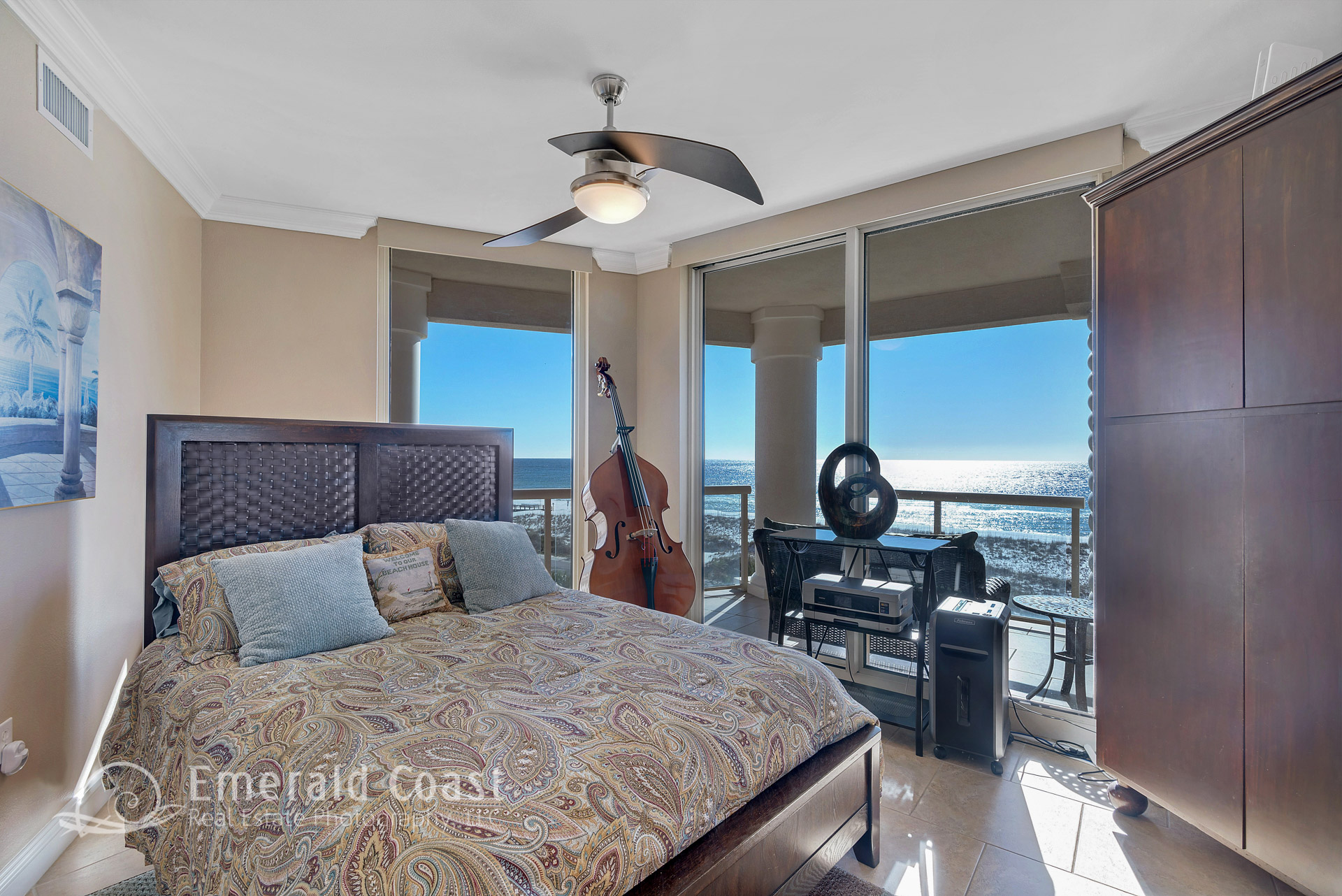 Luxury bedroom in Portofino Island Resort